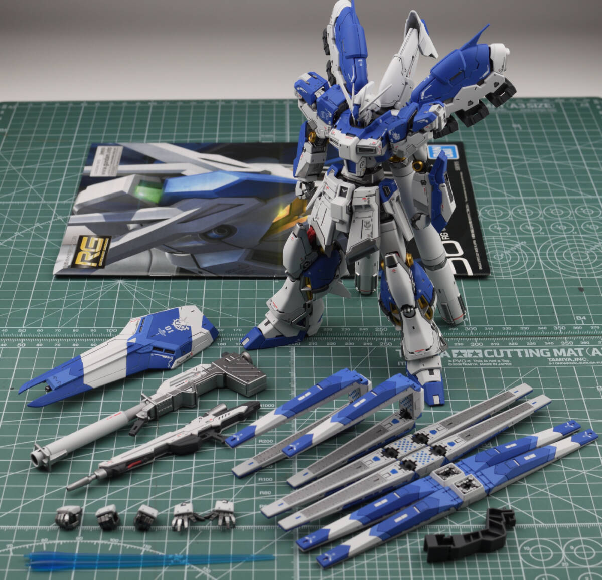 RG 1/144 RX-93-ν2 Hi-νガンダム 塗装済み完成品の画像10