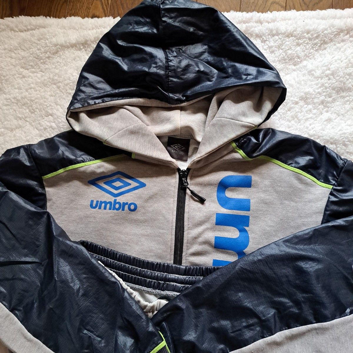 【umbro】アンブロ スウェットセットアップ ロゴ入り 防風 グレー サイズM