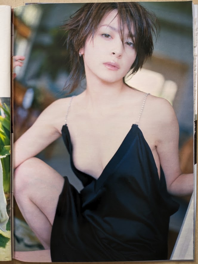  Okina Megumi 23 -years old gravure page scraps 8P weekly Play Boy 2002.8.20 No.34 publication 