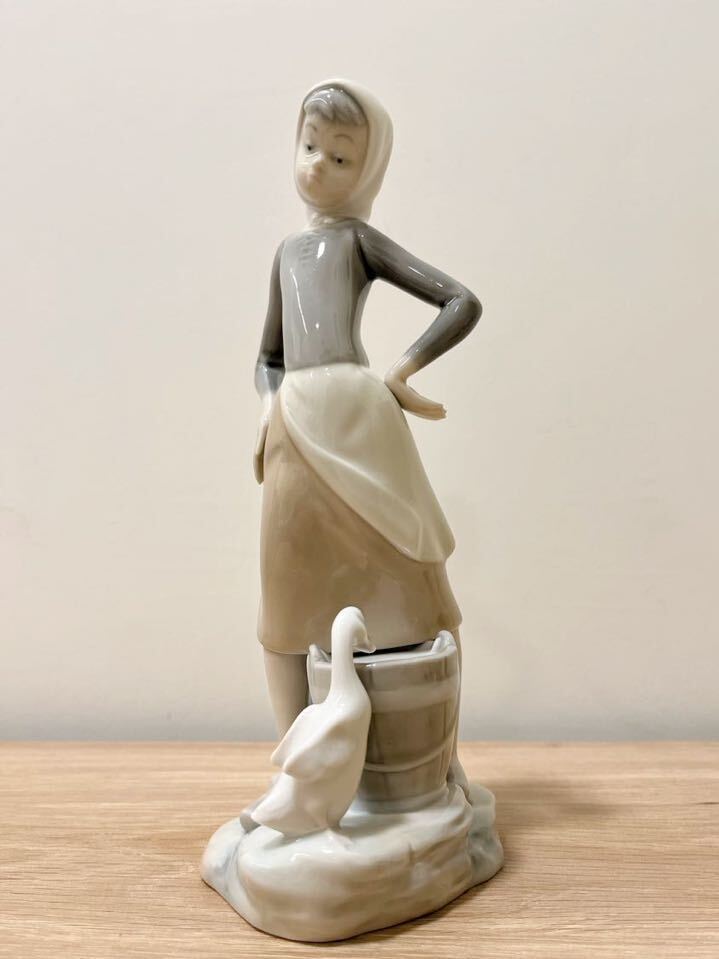 【絶版】LLADRO リヤドロ 陶器人形 ミルクが大好き/4682置物 フィギュリン 少女 アヒル ミルク_画像1