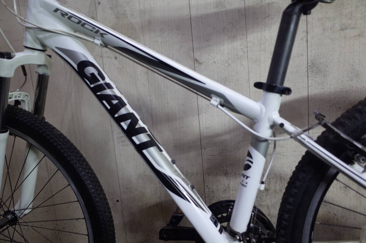 人気良品！GIANT ROCK 26型 アルミ 21速 350mm WHITE MTBの画像9