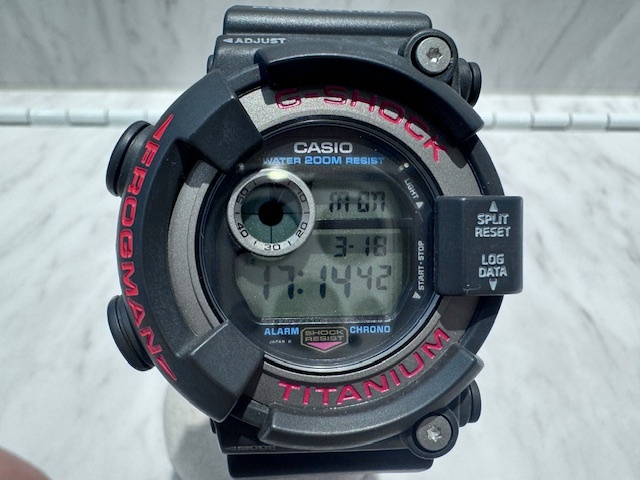 S5865 美品 CASIO カシオ G-SHOCK ジーショック FROGMAN フロッグマン 腕時計 DW-8200-1A クオーツ デジタル チタニウム チタン 箱付の画像2