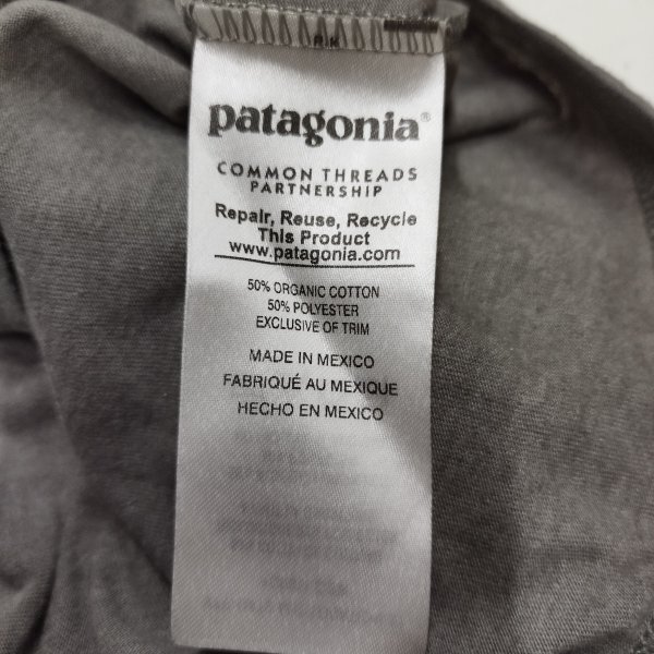 C306 patagonia パタゴニア ベビー フィッツロイ スカイズ Tシャツ オーガニックコットン 半袖 キッズ グレー ３T アウトドアの画像6