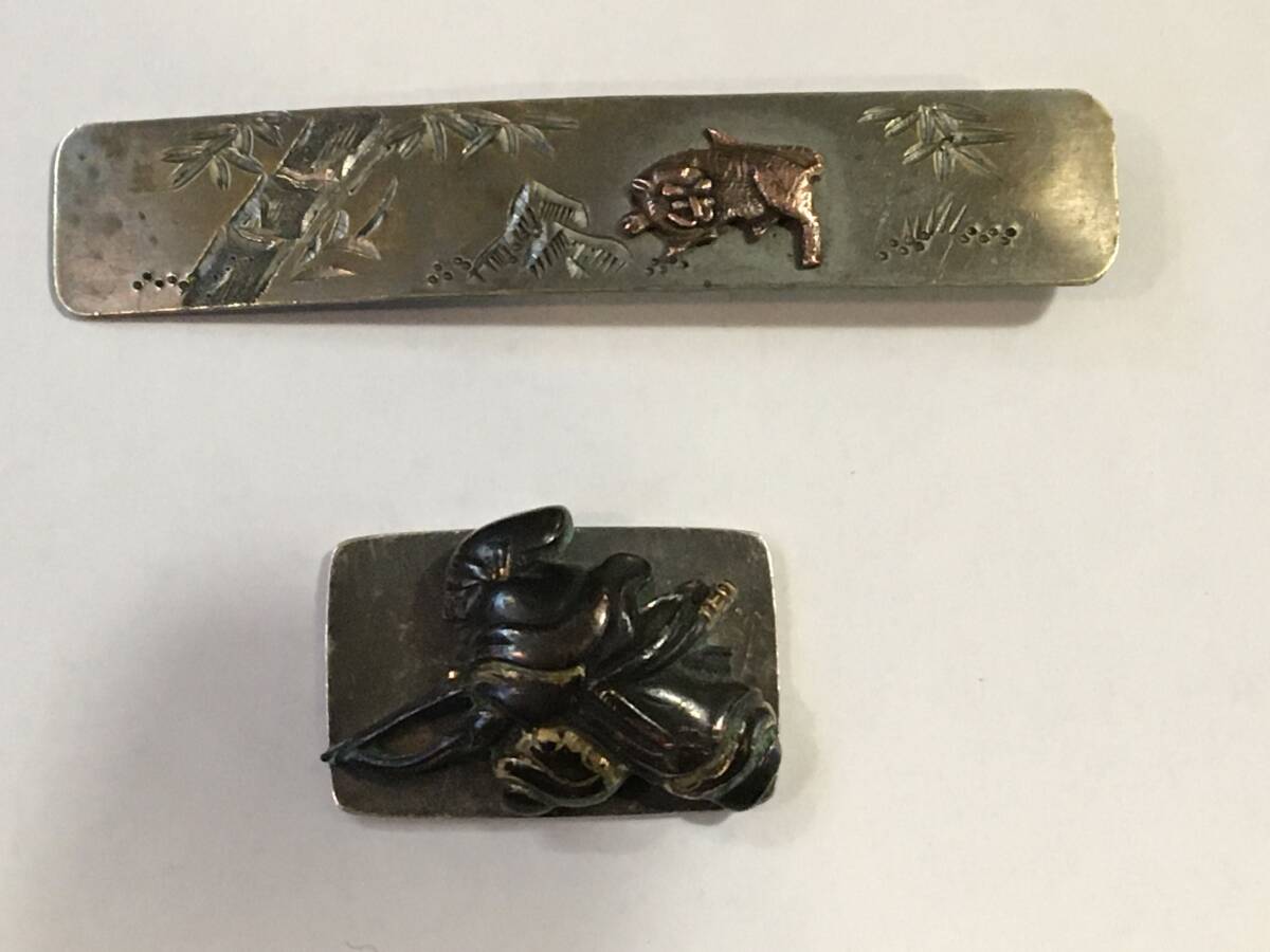 2109【武具】細密彫刻　金具　金銀銅　煙草金具　武将　虎　竹　金工物　時代物_画像1