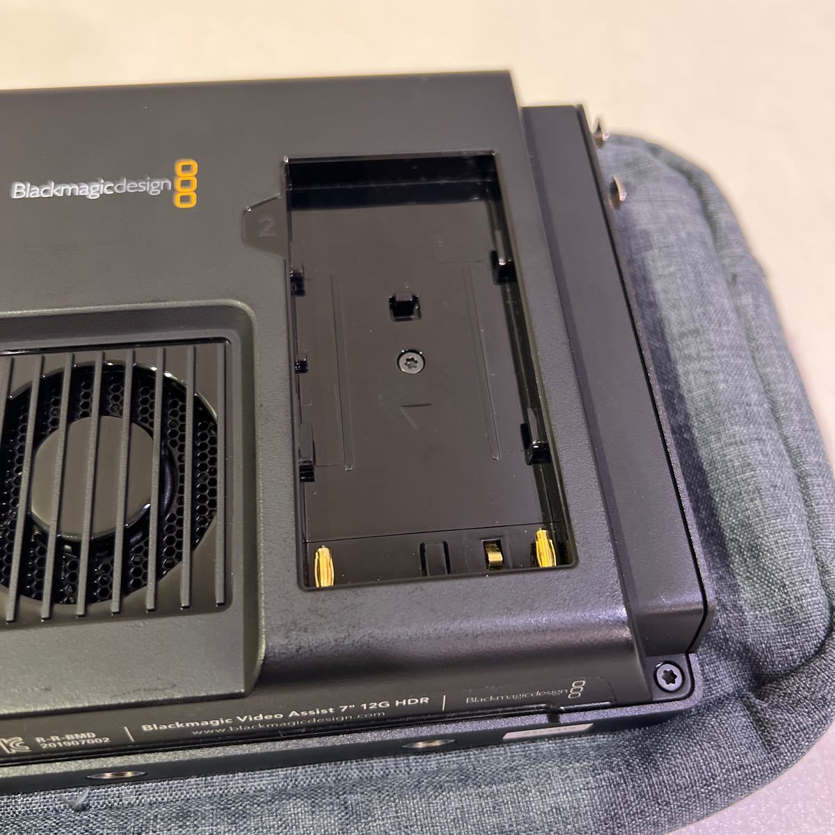 [ очень красивый товар использование меньшее ] черный Magic дизайн Blackmagic Video Assist 7 12G HDR монитор в одном корпусе магнитофон 7 дюймовый 60 размер (197)