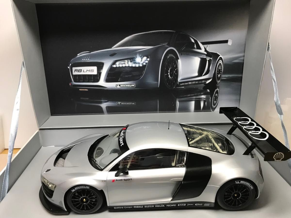 アウディAudi R8 LMS ミニカー1/18絶版品　特注品スパークspark