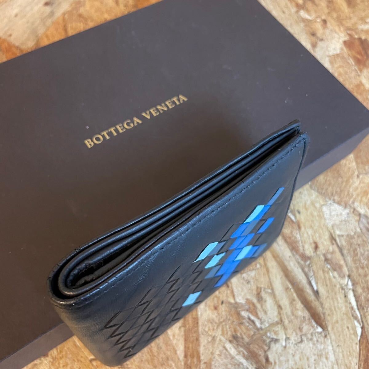 1円~美品 ボッテガヴェネタ イントレチャート ラウンドファスナー BOTTEGA VENETA 財布 新型 ラムレザー■二つ折り■バイカラー■_画像3