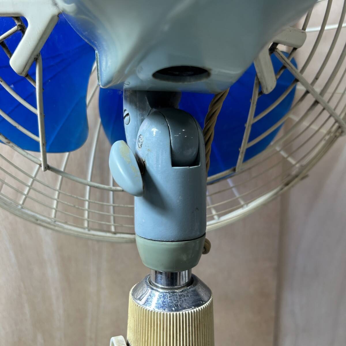 * operation goods TOSHIBA Toshiba electric fan HM series 30cm 4 sheets wings root blue Tokyo Shibaura electric consumer electronics electrical appliances antique Showa Retro ( secondhand goods / present condition goods / storage goods )*