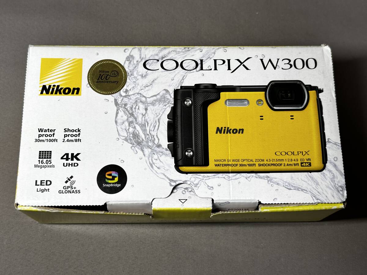 Nikon ニコン COOLPIX W300 イエロー 防水デジカメ（純正ソフトケース付き）_画像1