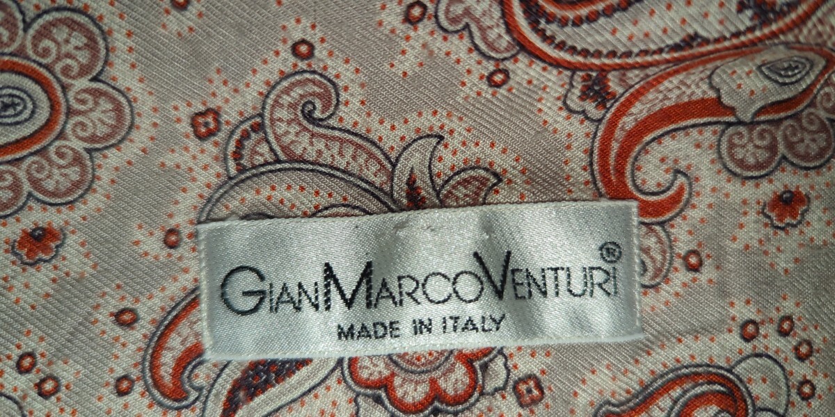 中古 GIAN MARCO VENTURI MADEIN ITALY 長袖シャツ 洗濯済です。やや使用感、ホツレ等はあり。緩やか_画像4