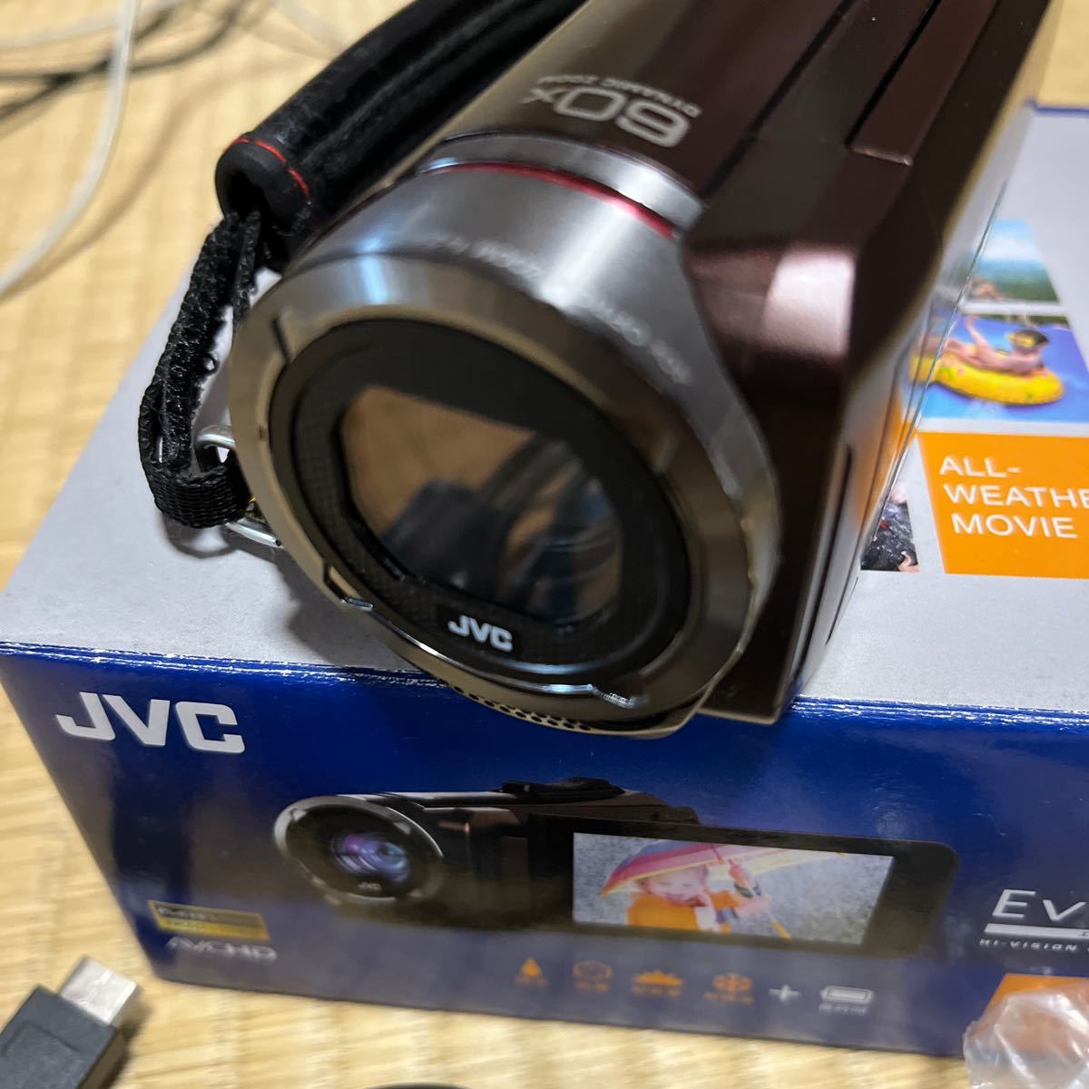 防水 防塵 デジタルビデオカメラ JVC ケンウッド Everio GZ-R300-T 実用品 美品_画像2