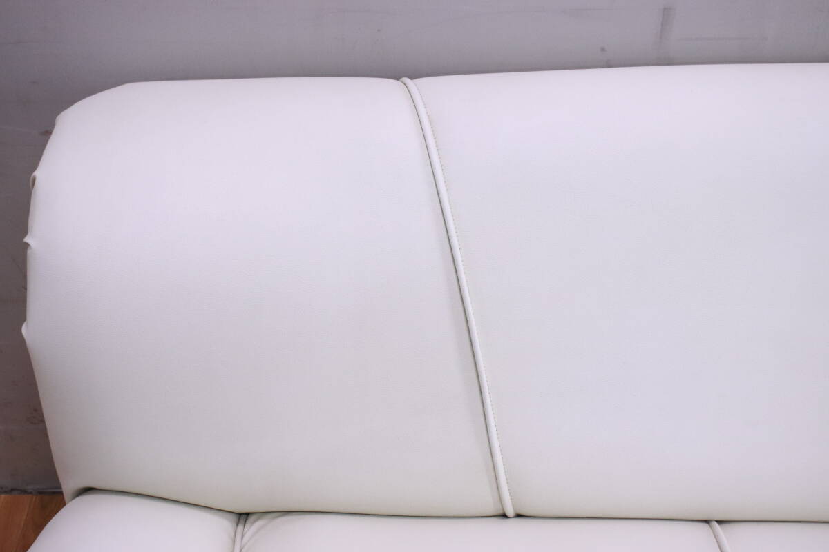  диван 2P диван кожзаменитель ножек удален возможность белый ( слоновая кость ) б/у текущее состояние товар диван самовывоз приветствуется #(F8932)