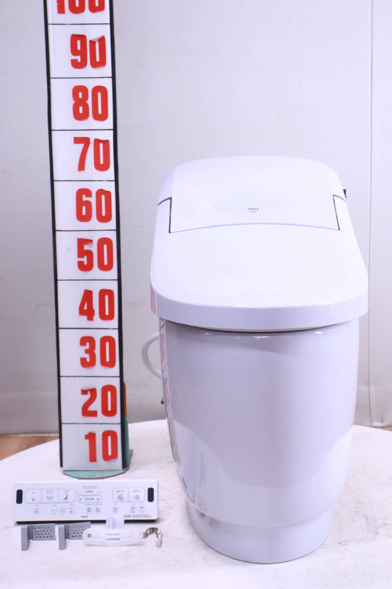 シャワートイレ付き 体型トイレ 便器 リモコン付き INAX LIXIL DT-CL114A/BB7 YBC-CL10S 2019年製 中古品 引き取り限定 値下げ■(F8937)の画像2