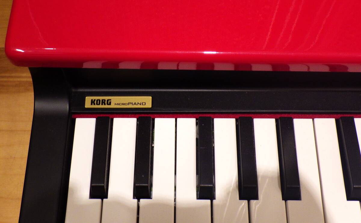 【#11052】　KORG Micro PIANO マイクロピアノ　2010年製　レッド　61鍵盤　電子ピアノ　コルグ　通電確認済　全キー音出しOK_画像2