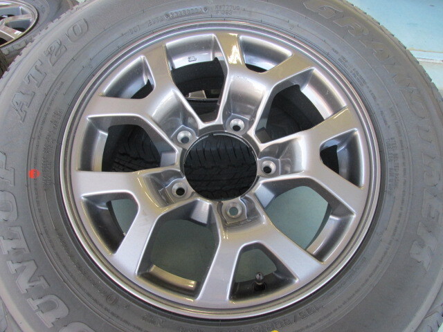 ★新車外し! 2024年製!★ JB74W ジムニー シエラ 純正 アルミ 15×5.5J OFF5 139.7-5H 195/80R15 DUNLOP GRANDTREK AT20 タイヤ 4本_画像3