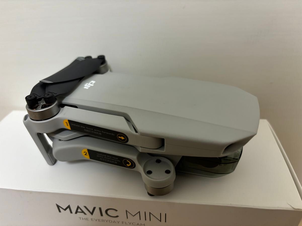 美品　DJI  MAVIC  MINI  マビックミニ 純正ケース バッテリー2本 付属 DIPS 未登録　コンパクトドローン