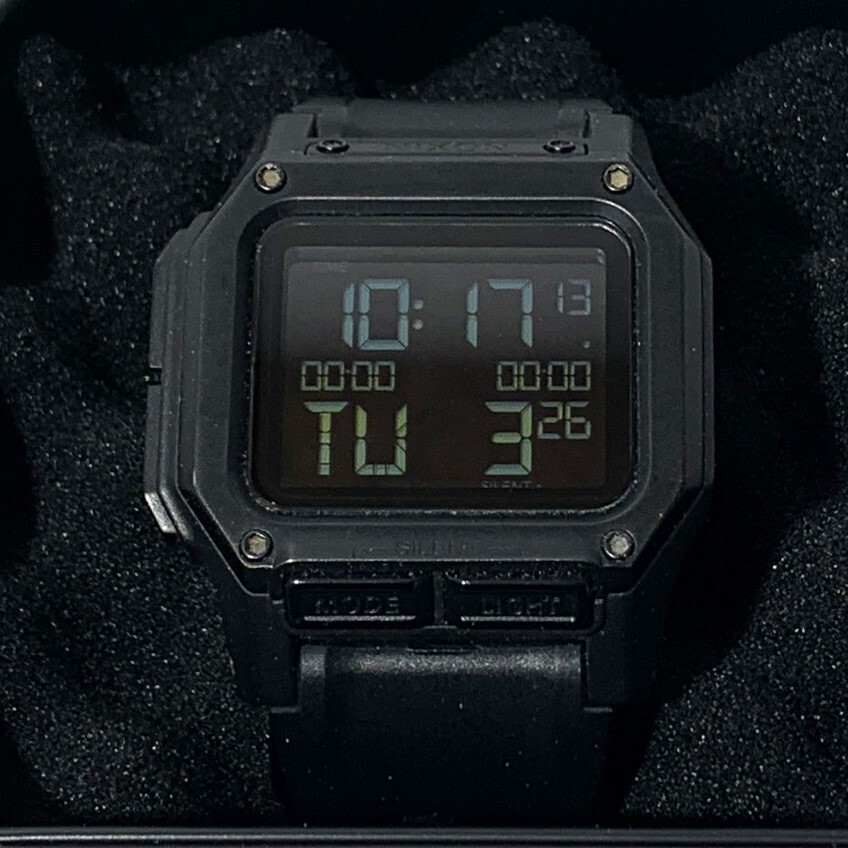 【中古/60】NIXON ニクソン THE REGULUS レグルス クォーツ デジタル 腕時計 稼働品 ケース付の画像9