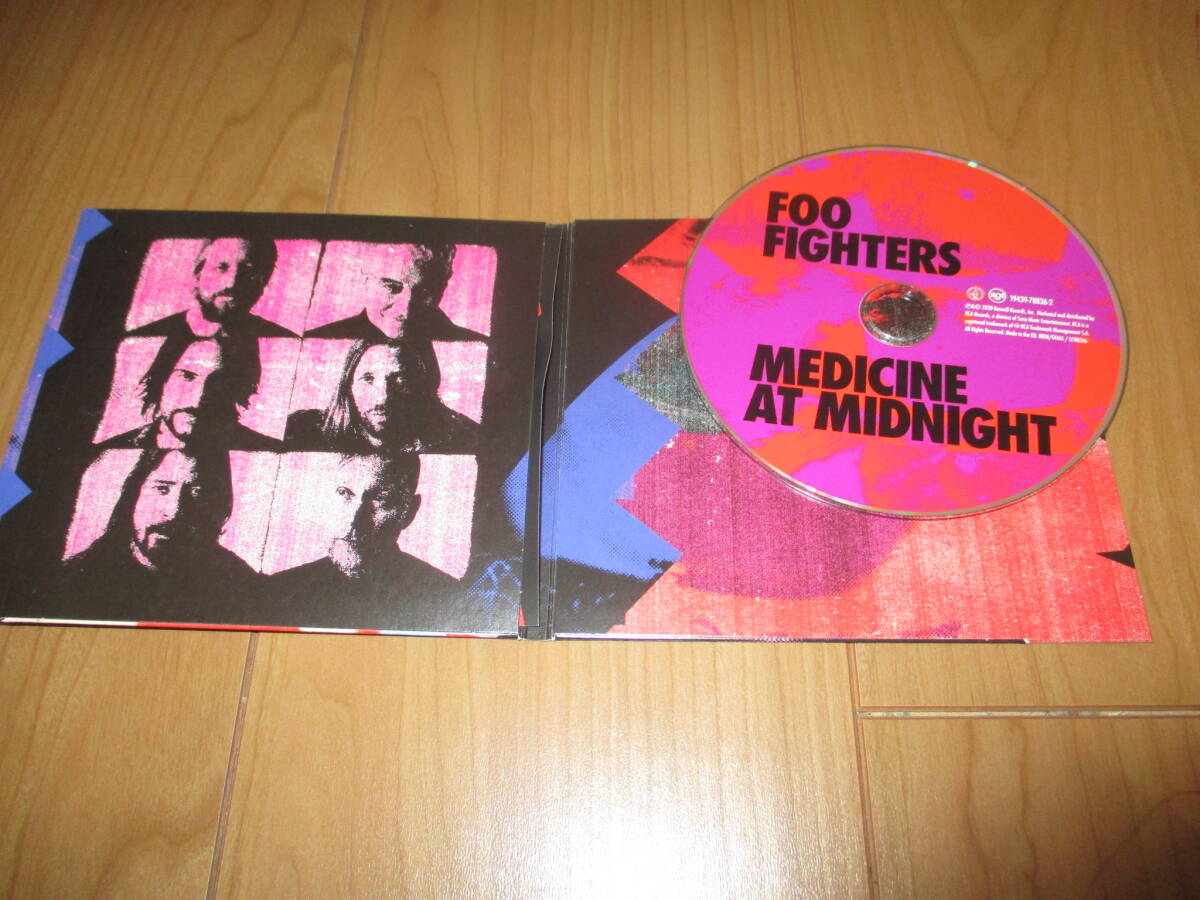 Medicine at Midnight　Foo Fighters　メディスン・アット・ミッドナイト フー・ファイターズ　輸入中古盤_画像2
