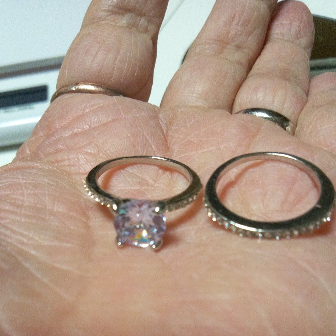 ダイヤモンドシルバー指輪セットリング。王夫妻のホワイトサファイア。US7号日本の12号と11号です。新品未使用。海外製品、刻印無し