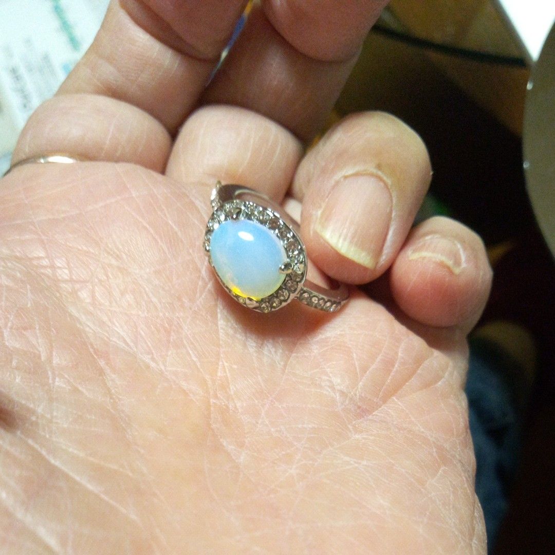 ムーンストーン リング 指輪 シルバー日本サイズ16.5号。優美で珍しいリング貴婦人風、ヒビもない単一色の珠です。新品未使用品。