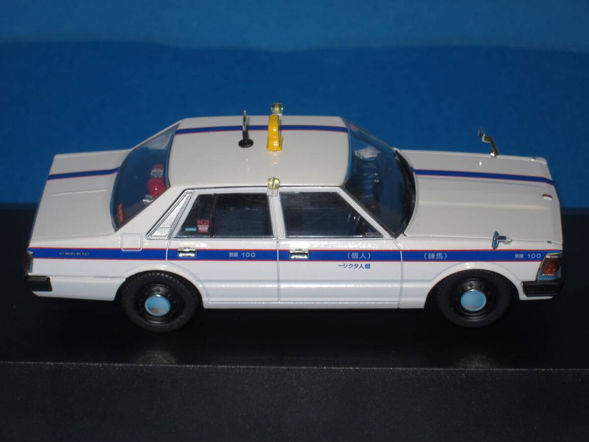 アオシマ DISM 1/43 ニッサン 430 セドリック 4ドアセダン 200スタンダード 前期型 個人タクシー 日産 タクシー 練馬 CEDRIC 1977年 の画像4