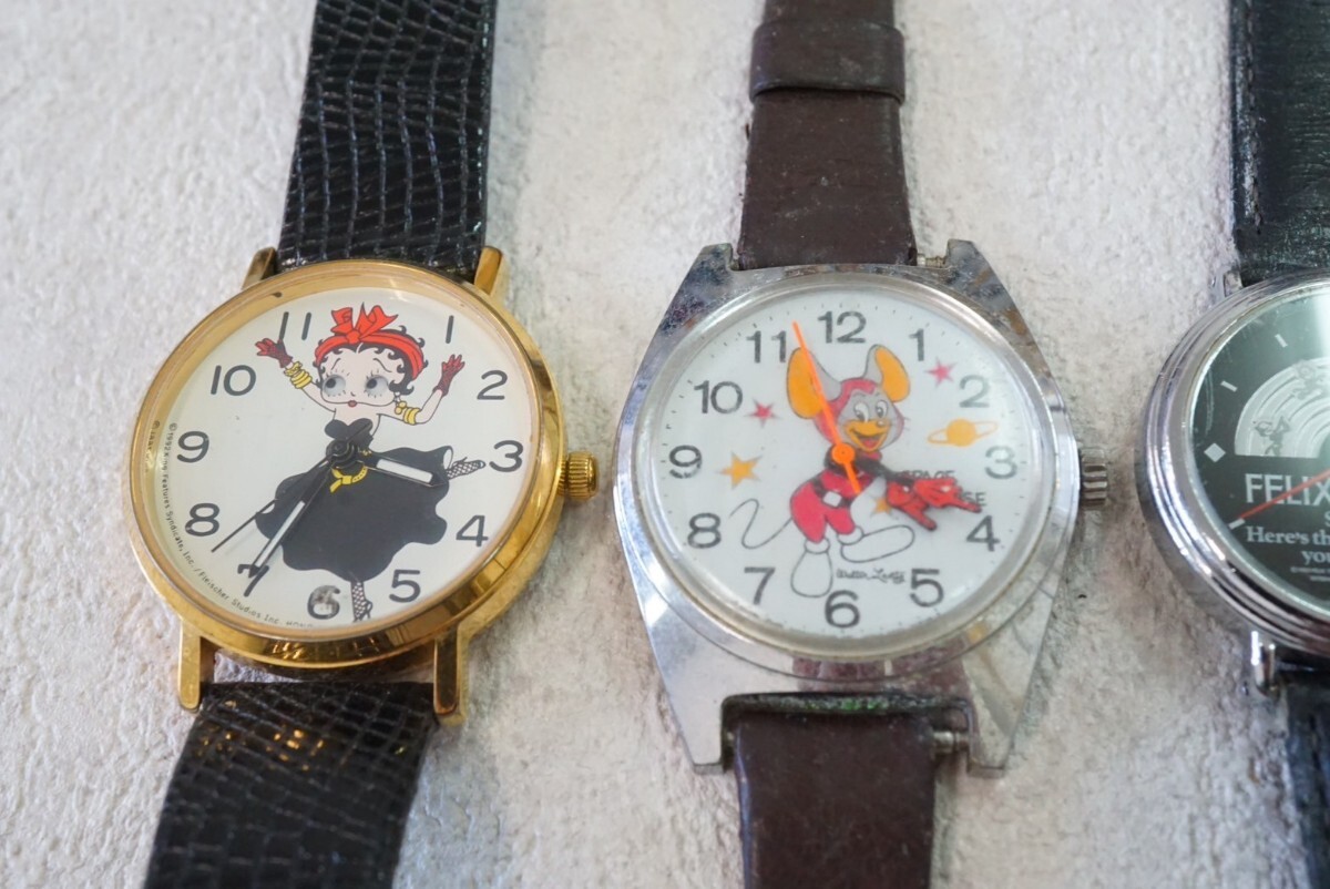 F228 Disney/ディズニー ジブリなど ミッキーマウス トトロ他 腕時計 11点セット アクセサリー 大量 まとめて おまとめ まとめ売り 不動品の画像5