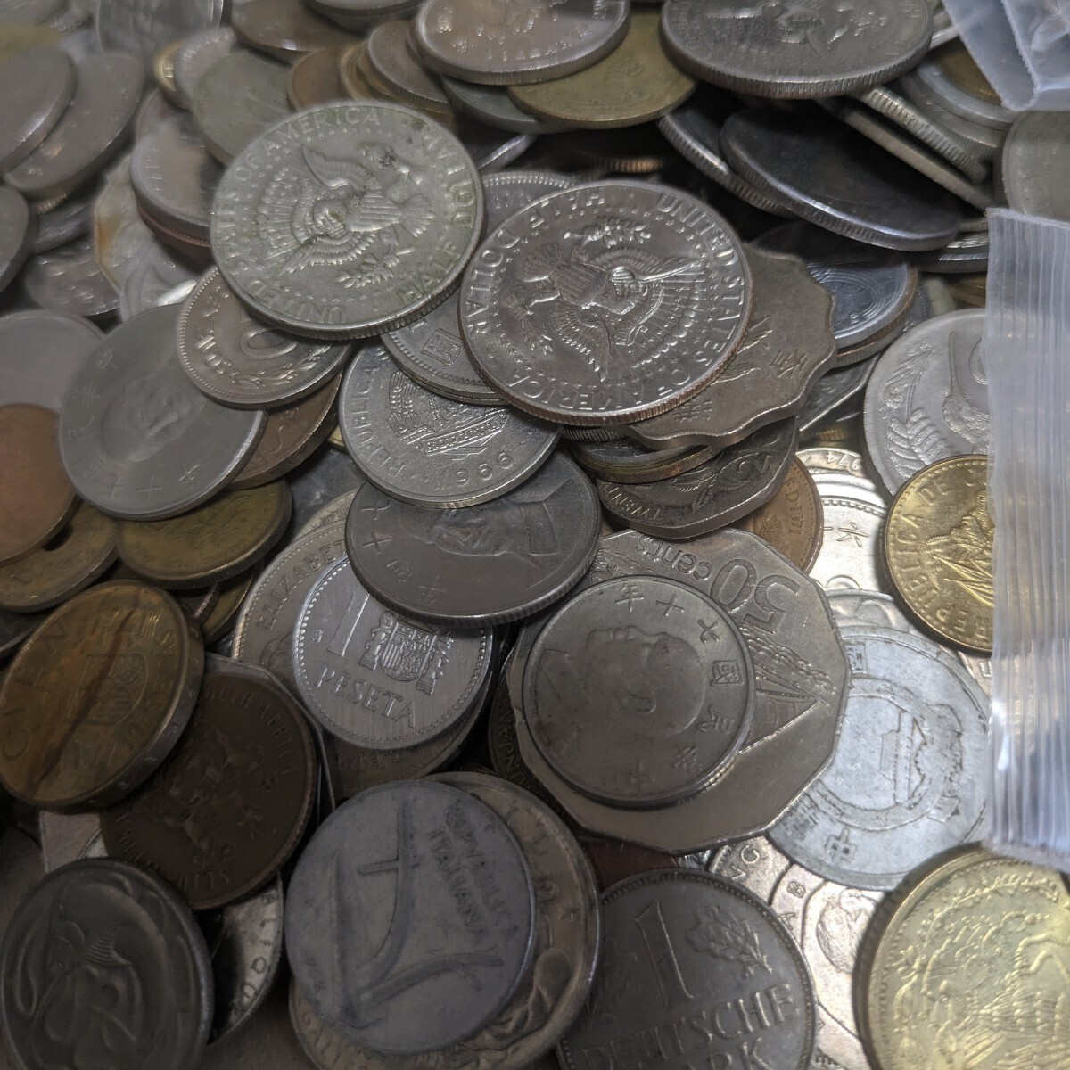 約3.2kg 世界 雑銭 古銭 硬貨 外国 コイン 海外コイン アメリカ ヨーロッパ アジア 香港 銅貨 メダルまとめ 大量 ②の画像5