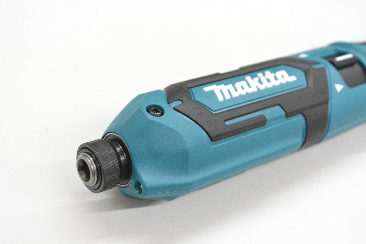 1D933★未使用品 makita マキタ 充電式ペンインパクトドライバ TD022DSHX 7.2Vバッテリ2個 ★未使用品★＜ニューポーン＞_画像4