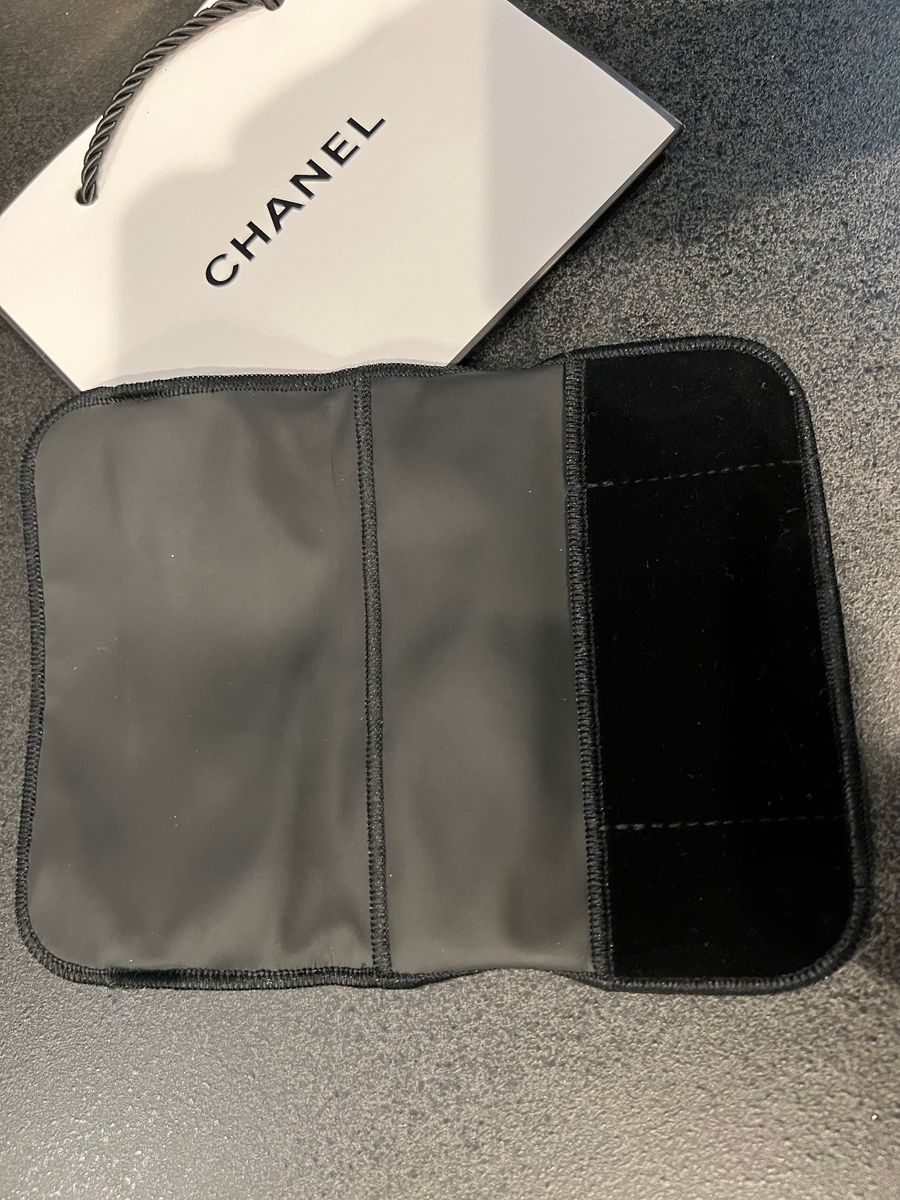 CHANEL ショップ袋梱包　ベロアケース　パスケース　免許証入れ　キャッシュカード入れ　化粧品入れ　財布 シャネル