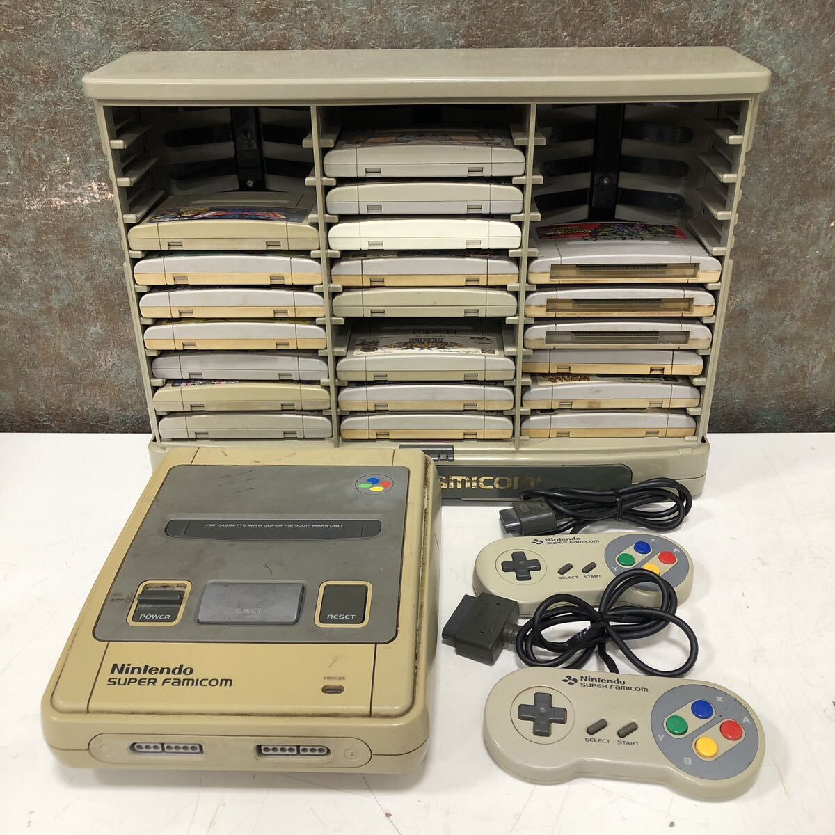 【現状品】3-116 Nintendo 任天堂 Super Famicom スーファミ ファミコン 本体 コントローラー カセット コレクション おまとめ 動作未確認_画像1