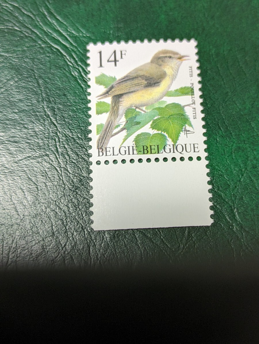 小鳥を描くベルギーの普通切手旧14フラン 1種 未使用ヒンジなし耳紙つきの画像1