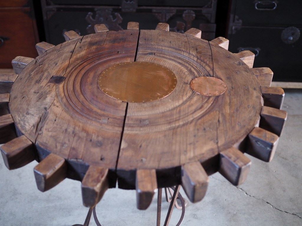 木製歯車と古いアイアン脚のリメイクテーブル 古録展 送料別 Lサイズ　中古 品番F4055_画像2