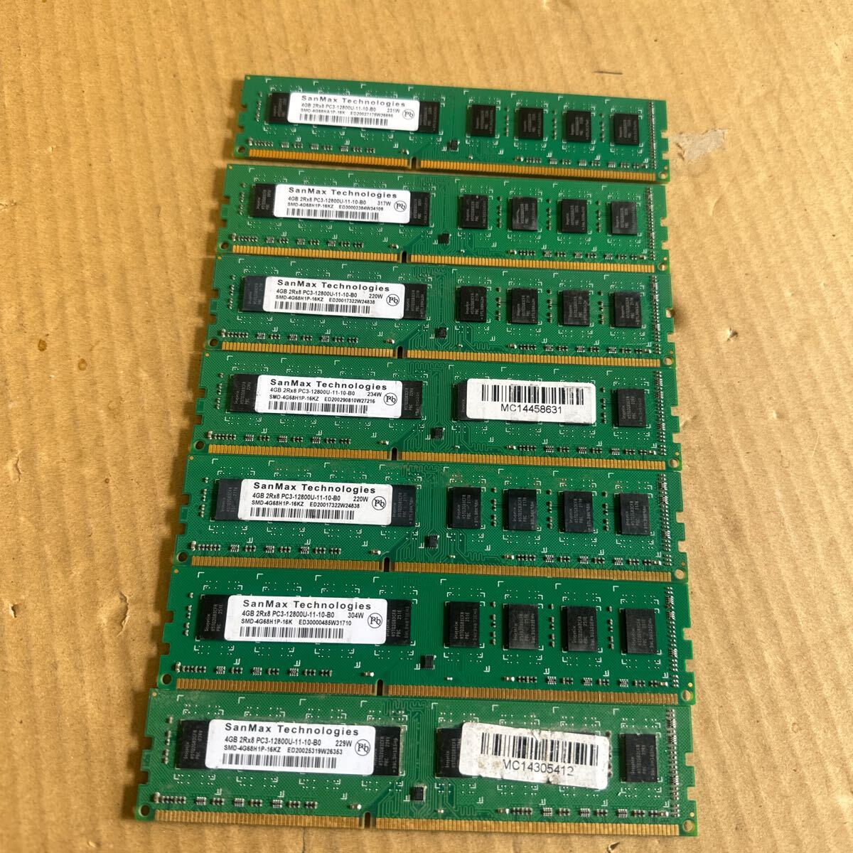 （999)SANMAX 2Rx8 PC3-12800U 4GB ７枚セット DDR3 デスクトップ用 メモリ _画像1