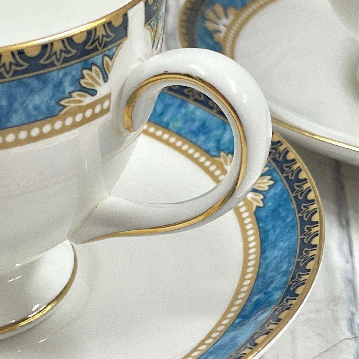 m002 A2(80) 保管品 WEDGWOOD CURZON ウェッジウッド カーゾン ペア カップ＆ソーサー C&S 2客 金縁 茶器_画像3