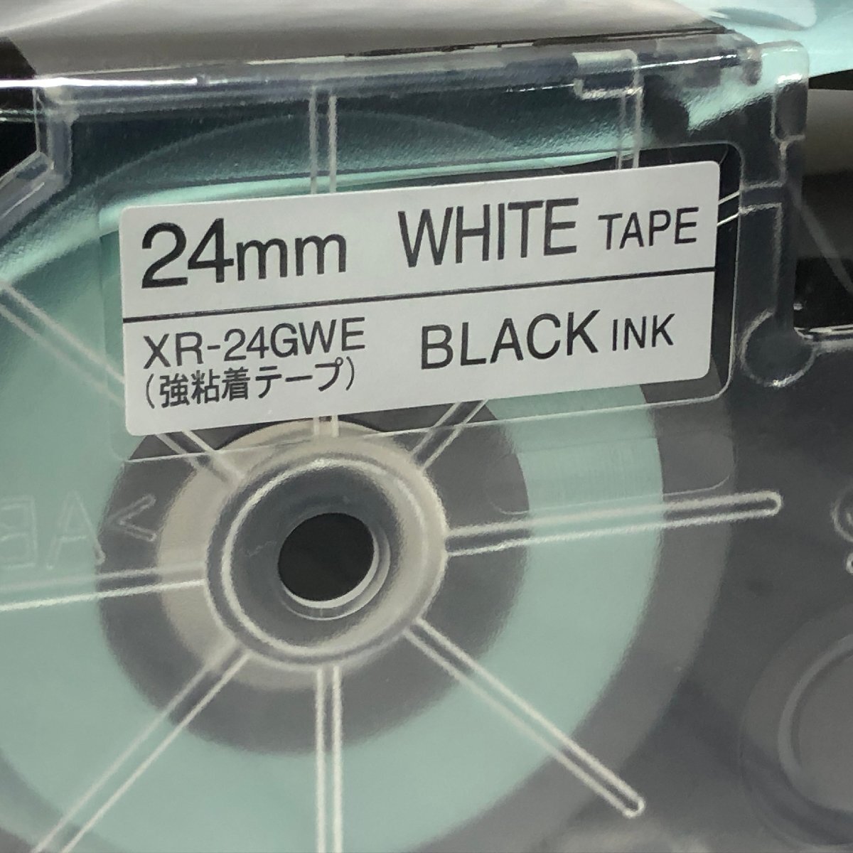 m001 E 新品 カシオ ネームランド ラベルライター 純正 テープ 24mm XR-24WE 白テープ 黒文字 未使用_画像2