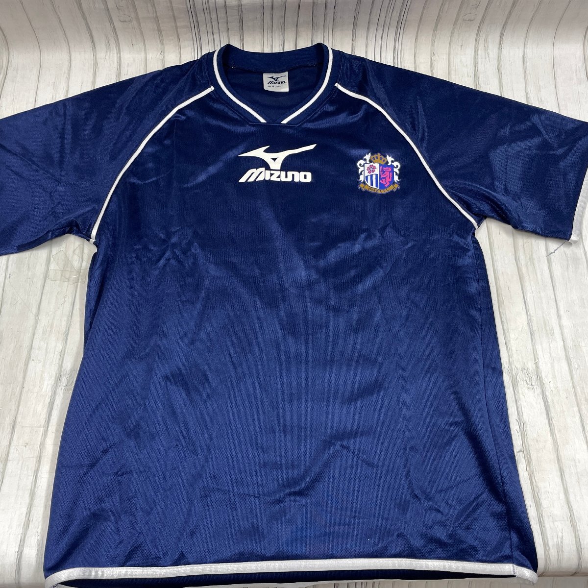 m002 E1(80) セレッソ大阪 Cerezo osaka グッズ 3点セット 森島社長サイン入り Tシャツ 練習着 サイズM ミニクッション Jリーグ サッカーの画像6