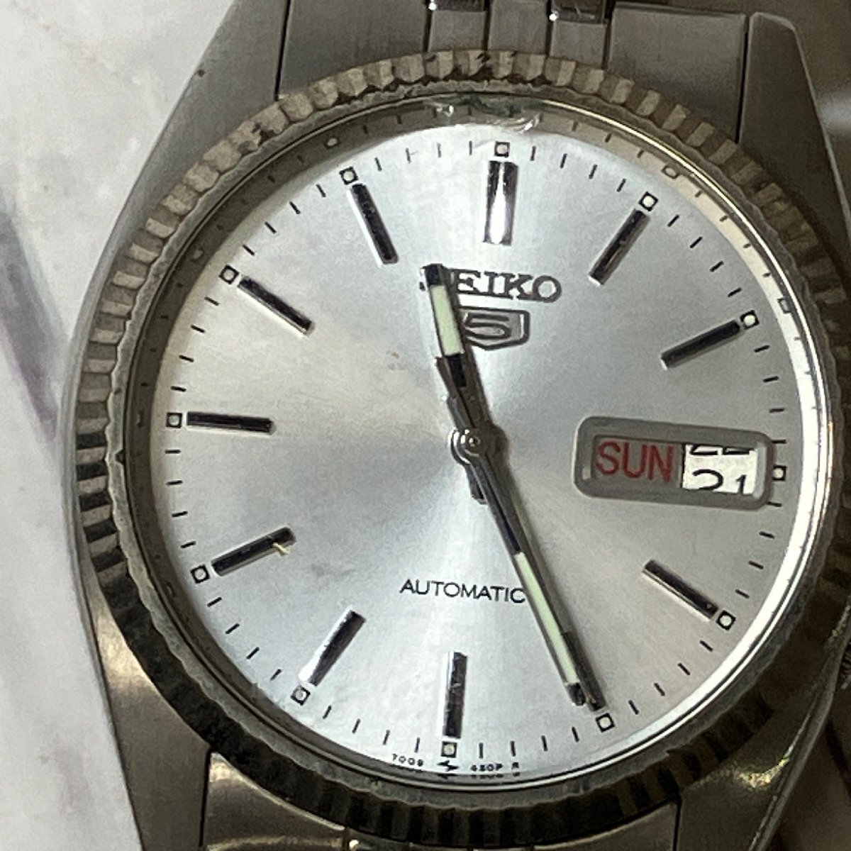 m001 T3 SEIKO セイコー セイコーファイブ 7009?3110 デイデイト AT 自動巻 シルバー メンズ 腕時計 機械式 稼動品の画像3