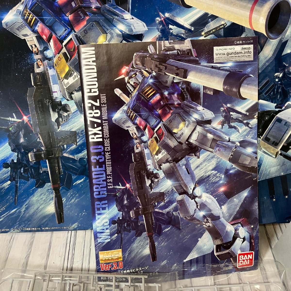 m001l J 7. 未組立 MG 1/100 機動戦士ガンダム RX-78-2 ガンダム Ver.3.0 地球連邦軍白兵戦用モビルスーツ ガンプラ_画像7