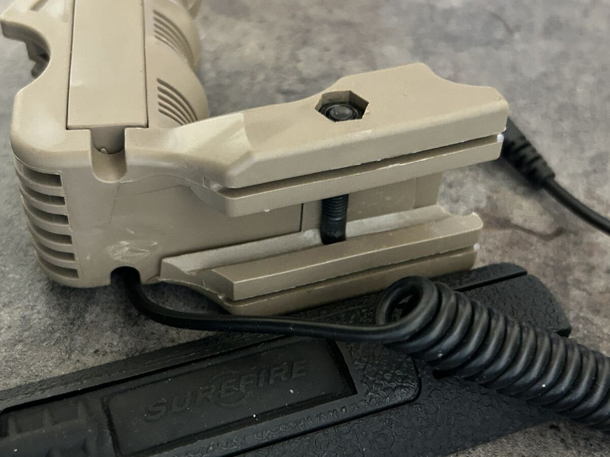 L型 フォアグリップ & レイルカバー スイッチ付き / ライト ポインター シュアファイヤー マルイM4AK MP5の画像8