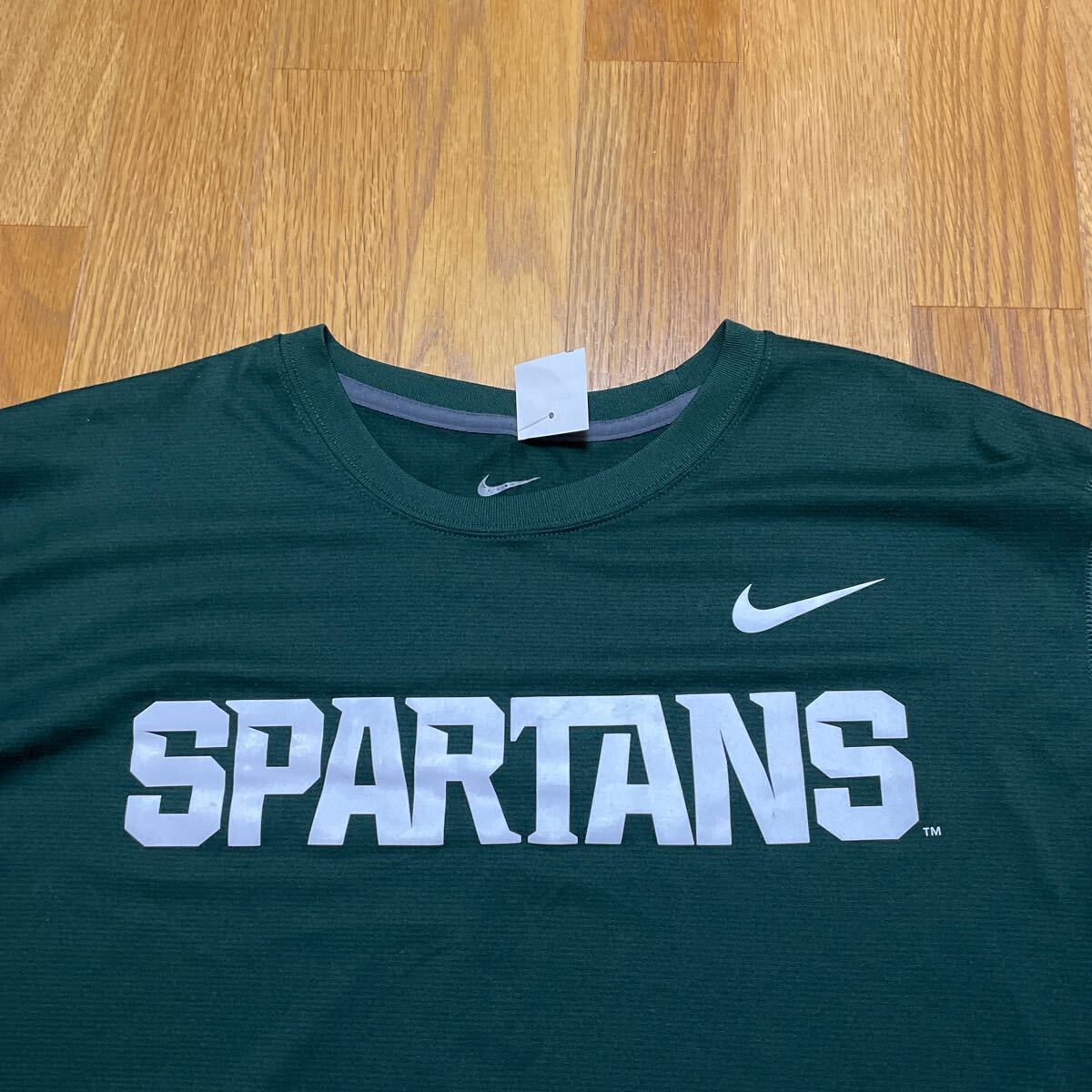 ナイキ メンズ Tシャツ 長袖 ロンT Michigan State Spartans Nike Velocity Legend Team Performance Long Sleeve T-Shirt - Green_画像2