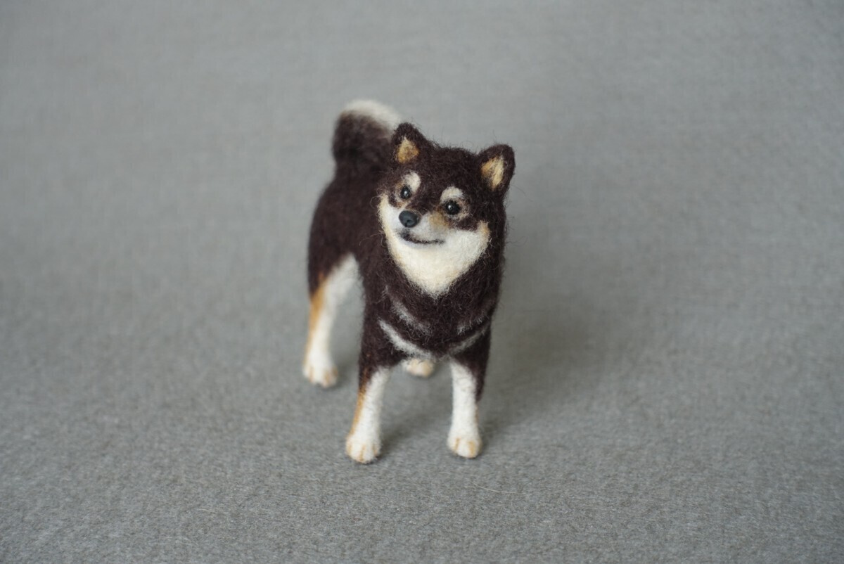 小さな黒い柴犬 8cm 羊毛フェルト ハンドメイド ミニチュア 黒柴犬の画像3