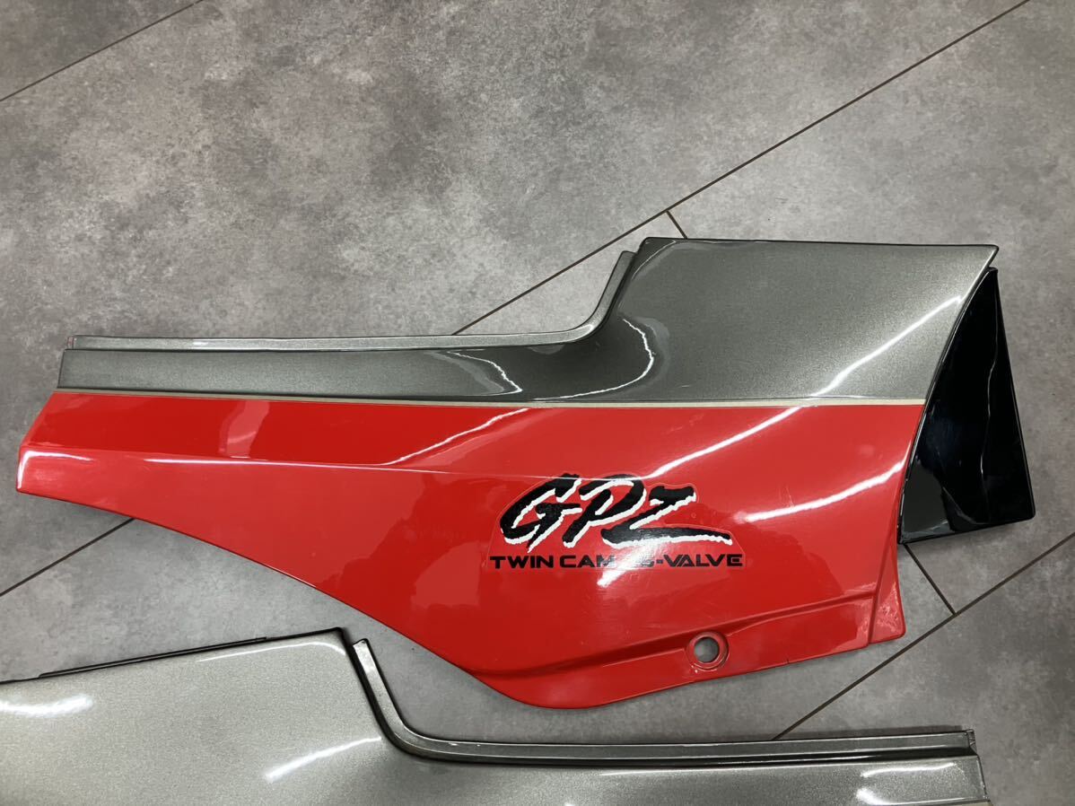 【送料無料】カワサキ純正 GPZ900R サイドカバー(GPZ750R Ninja ニンジャ ZX900A GPZ アルフィン 外装 タンク フレーム ステー グロメット)の画像2