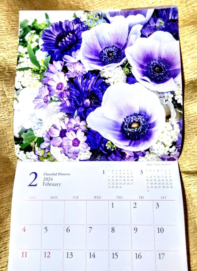 送料無料　２冊　2024年お花のカレンダー 壁掛け　毎年大好評のポケット付き　エフエムジー＆ミッション　エイボン _画像4