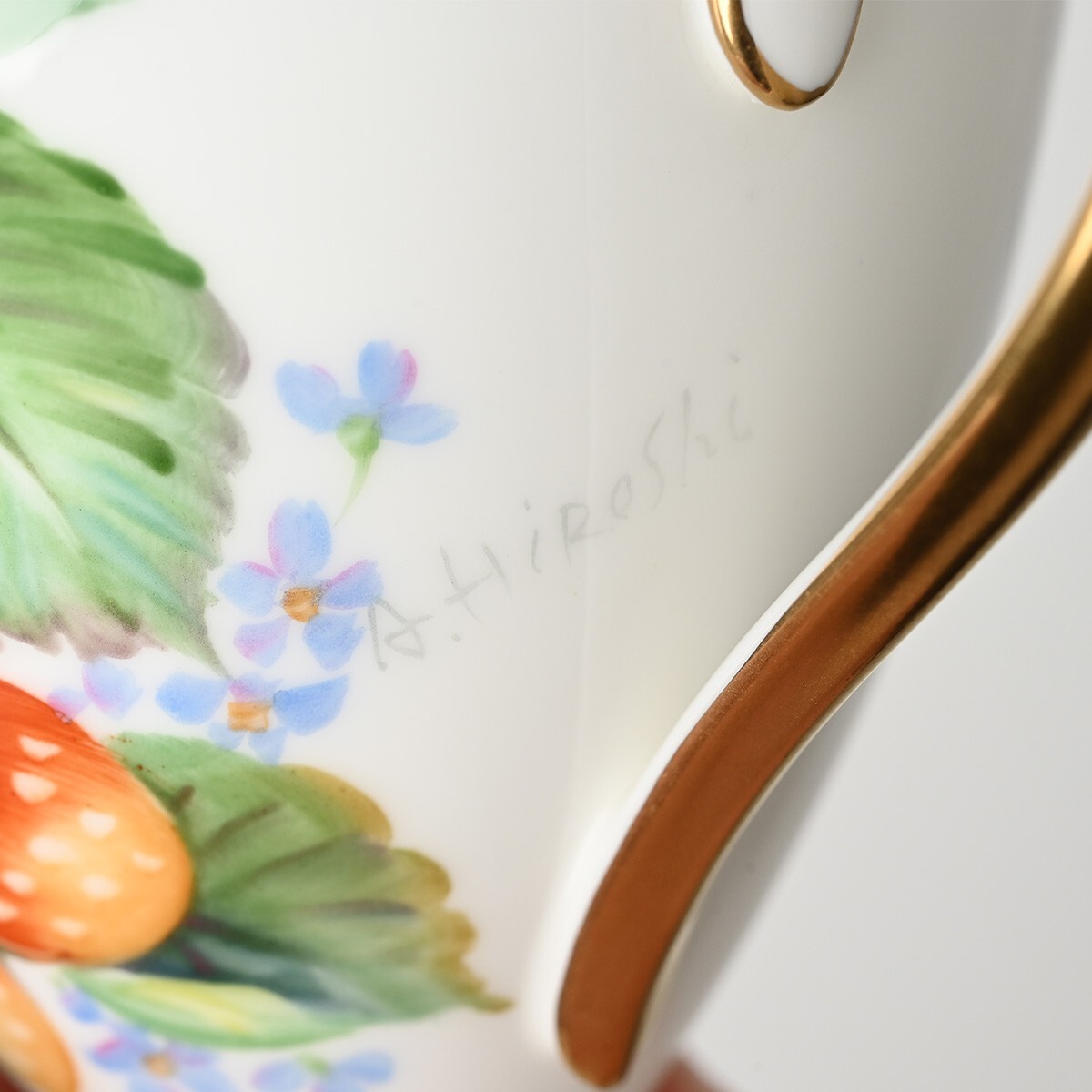 Noritake 苺文 金彩 ハンドペイント A.Hiroshi サイン入 カップ&ソーサー ボーンチャイナ ノリタケ HAND PAINTED 高級磁器 洋食器_画像9