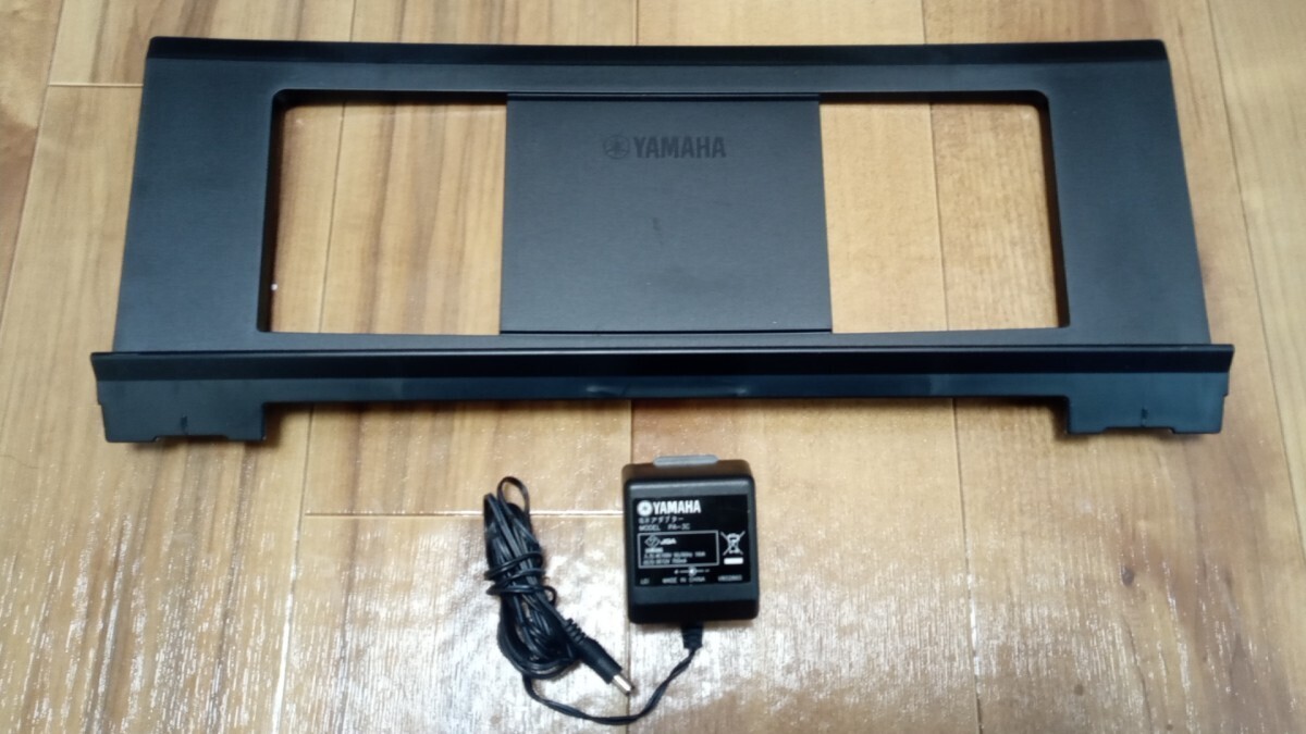 YAMAHA ヤマハ 電子キーボード PSR-E363 2019 年製 ポータブルキーボード　譜面立て　ACアダプター　中古品　_画像10