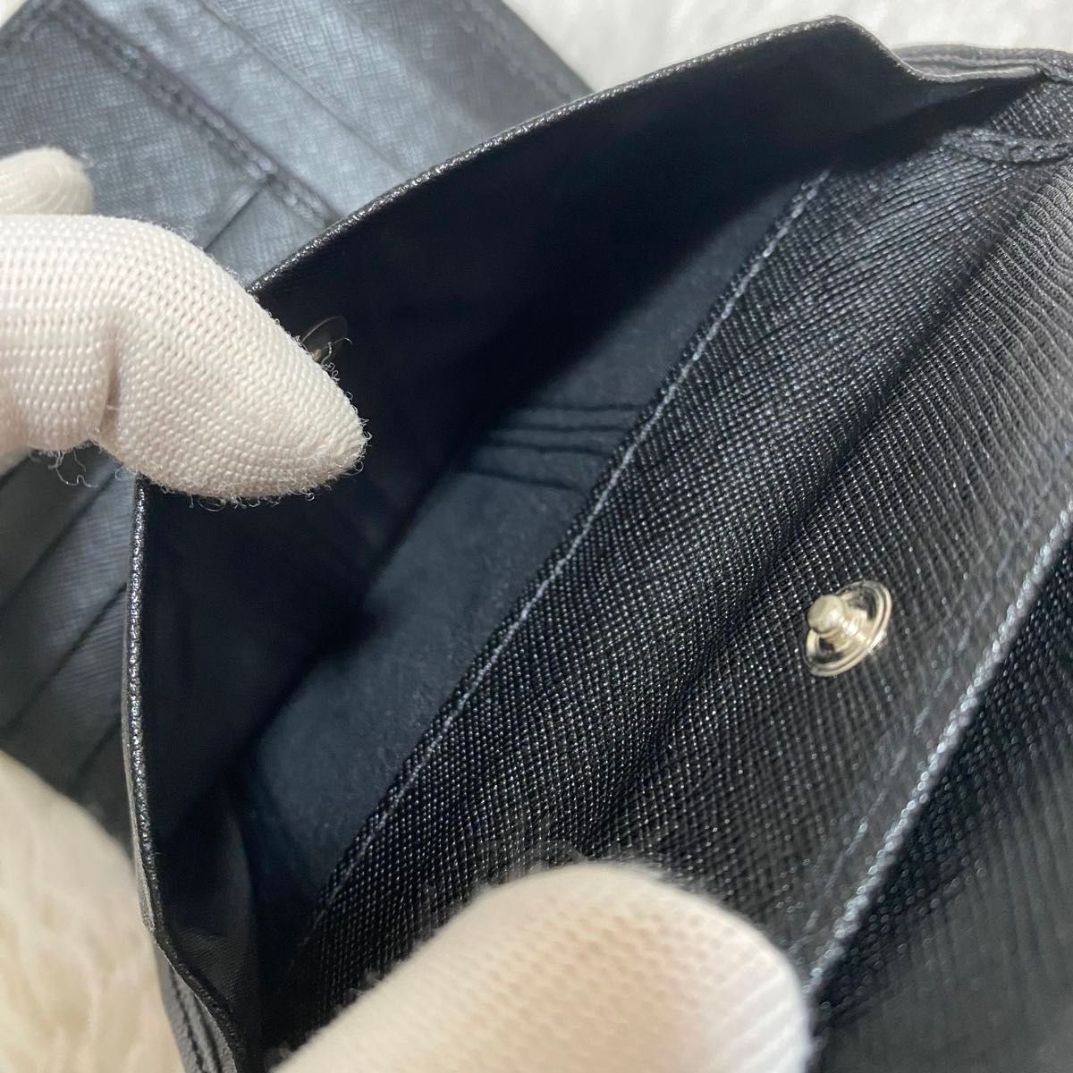 【新品未使用】PRADA プラダ 三つ折財布 ブラック サフィアーノ レザー 三角ロゴ NERO