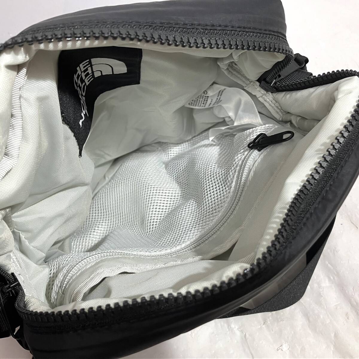 (志木)【美品】THE NORTH FACE/ザ ノースフェイス ユニセックス ヌプシ クロスボディバッグ NF0A81BV 黒 ナイロン 斜め掛け ショルダー_画像8