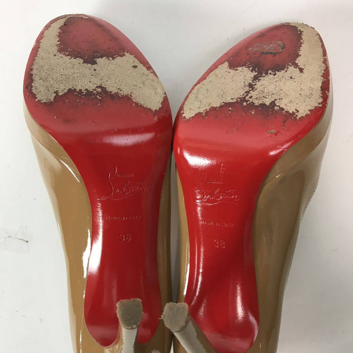 h211 Christian Louboutin クリスチャン ルブタン エナメル パンプス ピンヒール ハイヒール パテントレザー ベージュ 38 イタリア製_画像9