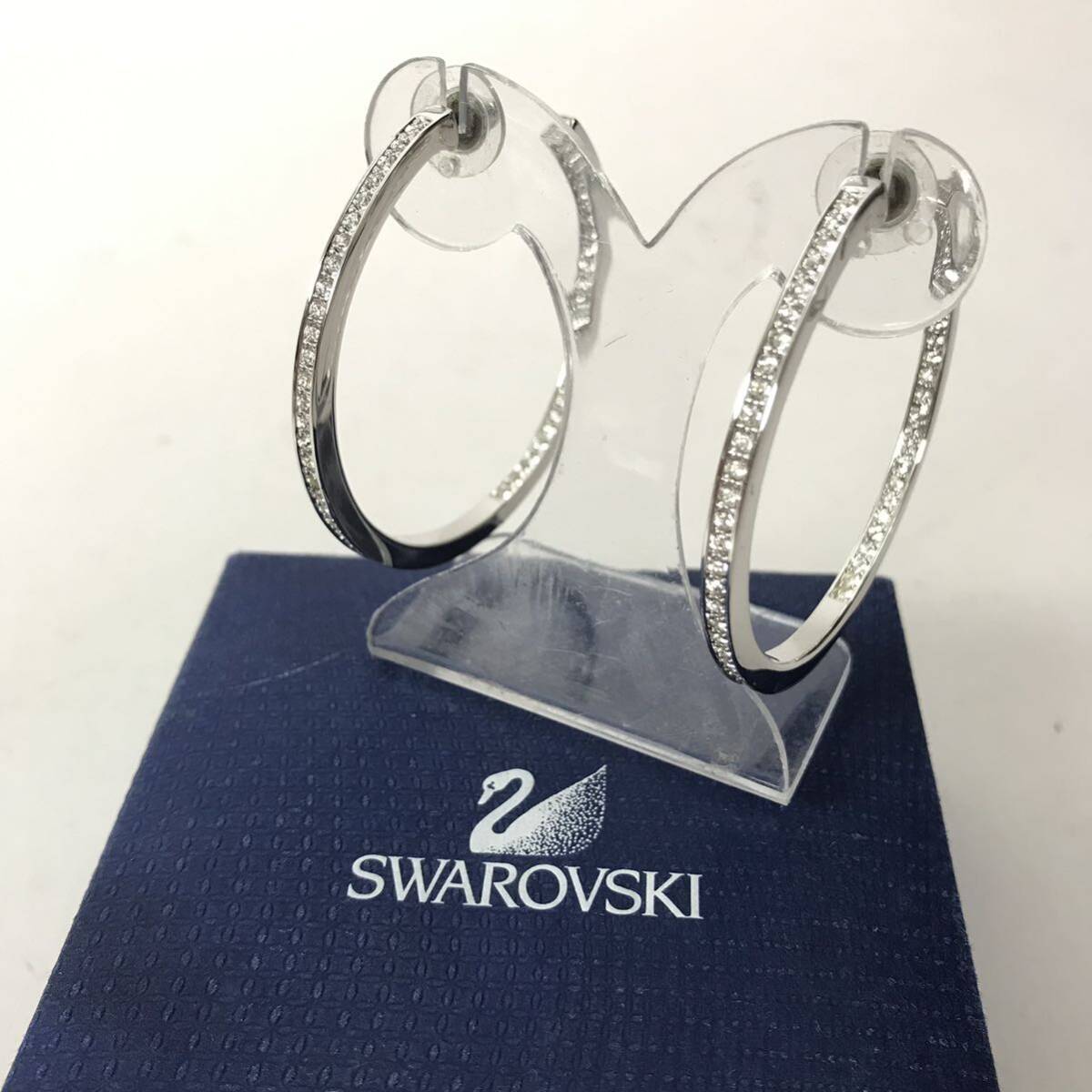 h336 SWAROVSKI スワロフスキー フープ ピアス ストーン シルバー BIG ケース付き レディース 正規品の画像2