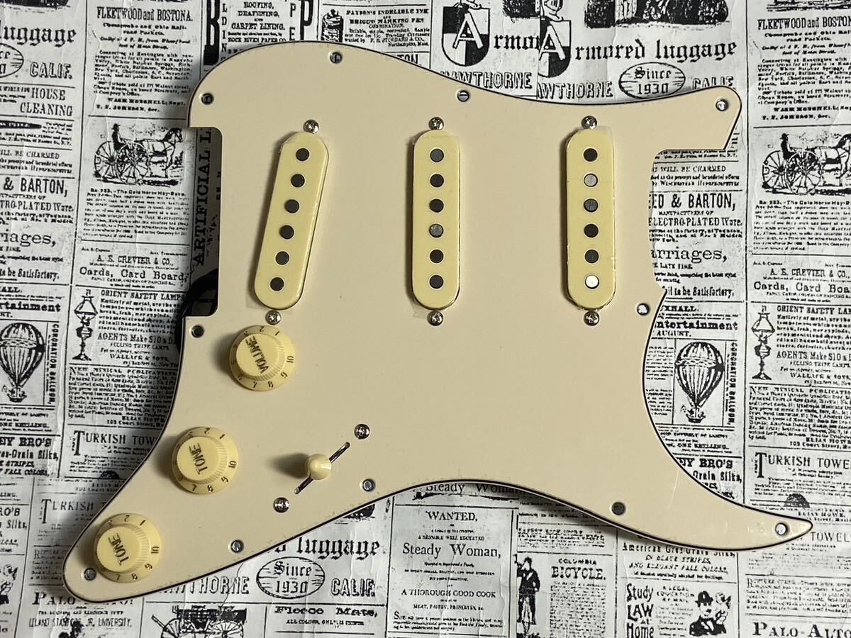  Fender Stratocaster pick guard блок aru Nico V pick up (Alnico V Pickups) Vintage белый цвет 